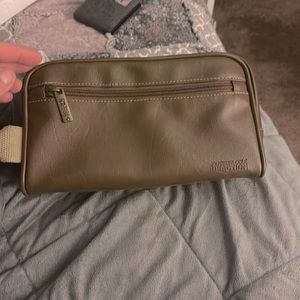 Kenneth Cole Reaction toiletry bag